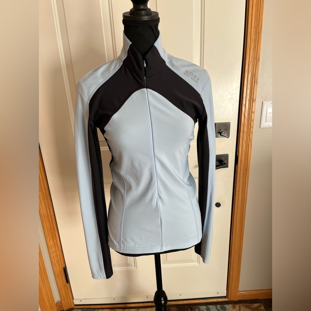 Women’s Gore Bike Wear soft shell wind stopper blue black 3/4 zip jacket. Small